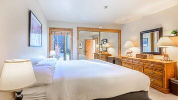 3 slaapkamers, een strijkplank/strijkijzer, gratis wifi, beddengoed