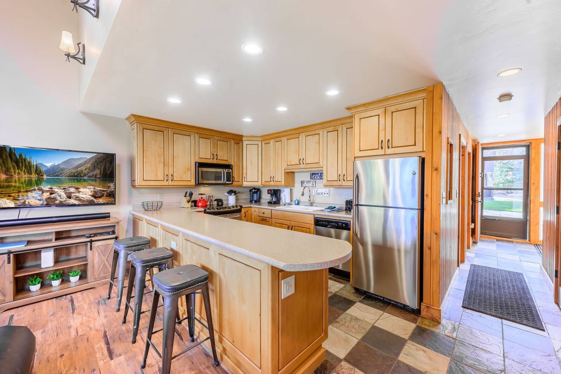 冷蔵庫、電子レンジ、オーブン、コンロ