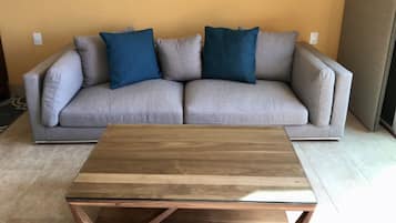 スマートテレビ、ビデオライブラリ、ステレオ