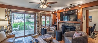 Teewinot A1: Teton Village - Imponerende Ground Floor Condo, soveplass til 6 - Basseng og Hot Tub Access! 