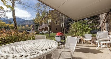 Teewinot A1: Teton Village - Beeindruckende Eigentumswohnung im Erdgeschoss fĂŒr 6 Personen - Zugang zum Pool und Whirlpool!