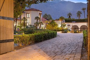 Property grounds - Experience Old Hollywood Glamour! Movie Colony Estate! Pool! Tennis Court! (Palm Springs)