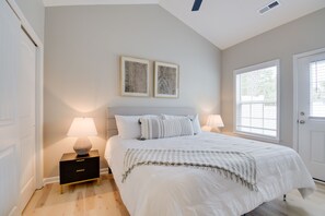 3 habitaciones, tabla de planchar con plancha, internet y ropa de cama 