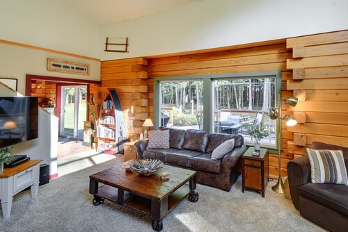 Peaceful Retreat on 10 Acres < 7 Miles to La Push