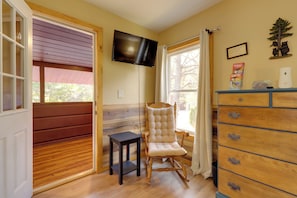 Interior - Hike, Fish & Unwind: Pet-Friendly Sevierville Gem! (Sevierville)