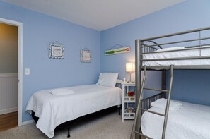 2 habitaciones, tabla de planchar con plancha, wifi y ropa de cama 