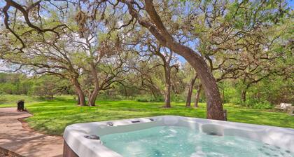 Your own Private Oasis, pool, hot tub, fire pit on 10 gorgeous acres