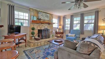 TV, fireplace