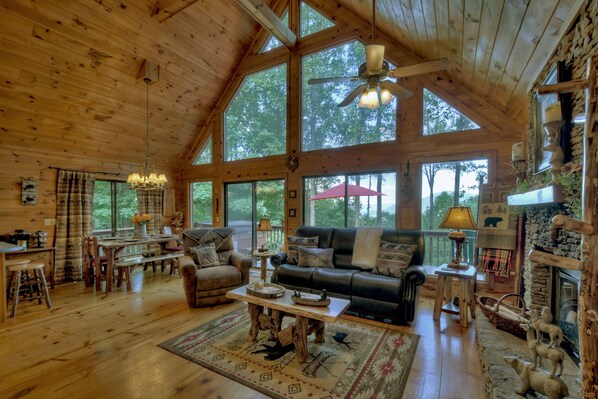 Smart TV y chimenea 