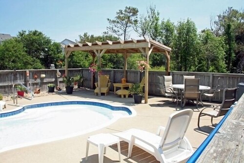 OS523-Stunning!5 BRs, Private Pool/Hot Tub, Wifi, Pool Table & Dog Friendly!