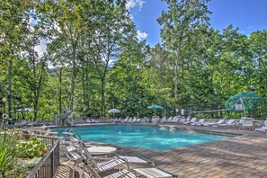 Pool - Hot Tub & Mtn Views: Scenic Cabin in Gatlinburg! (Gatlinburg)