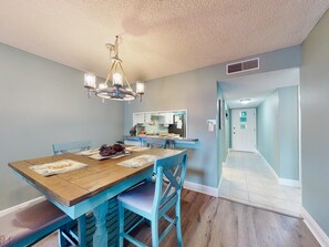 Dining - NO DRIVE BEACH Ocean View /Sleeps 6 (New Smyrna Beach)