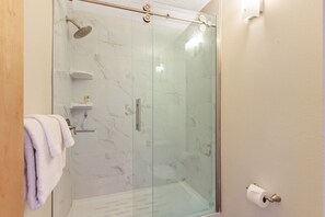 Bathroom - Beautiful Breckenridge views, Close to lifts/downtown, Garage parking! (Breckenridge)
