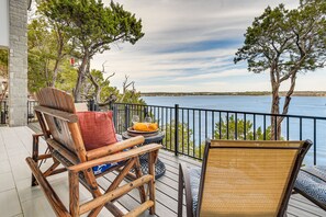 Terrace/patio - Newly Remodeled Lakefront Granbury Escape w/ Dock! (Granbury)