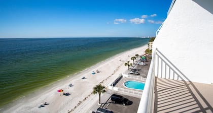 Picture Perfect Views von jedem Fenster aus! Corner Unit am Sunset Beach in Treasure Island.