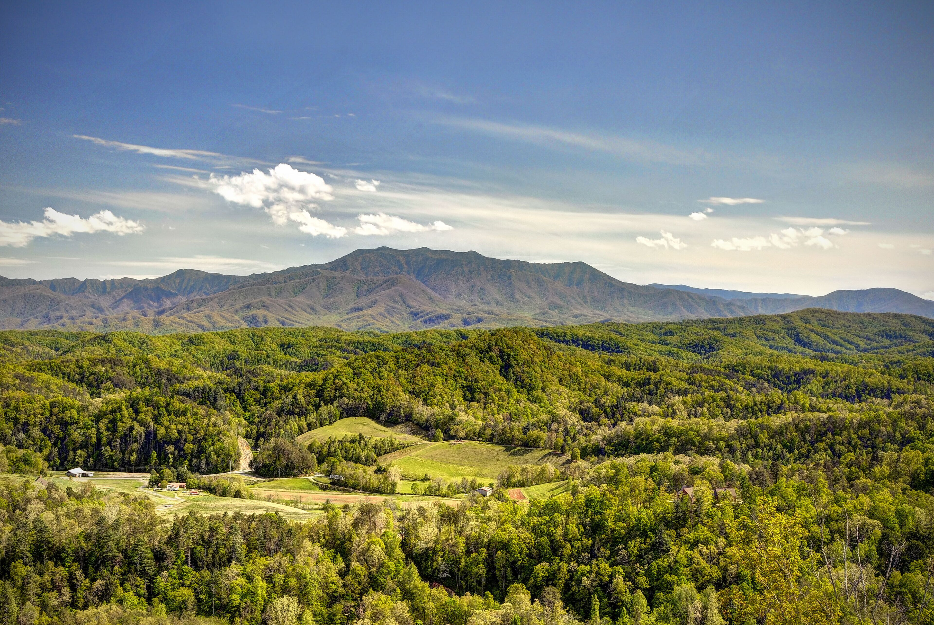 LUXURY CABIN WITH BREATHTAKING VIEWSGREAT RESORT\/LOCATION & 1300 IN FREE COUPONS