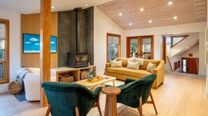 TV, fireplace, books - SKI IN/OUT | Renovated 2025 | Private Hot Tub | Garage | Managed By Aloha Whistler (Whistler)