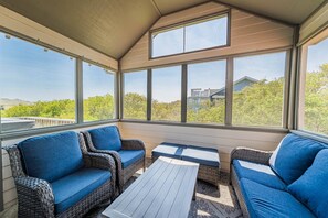 TV - C0529 Rookery: Oceanside with Pool/Hot Tub, Linens Provided, Pets Welcome! (Corolla)