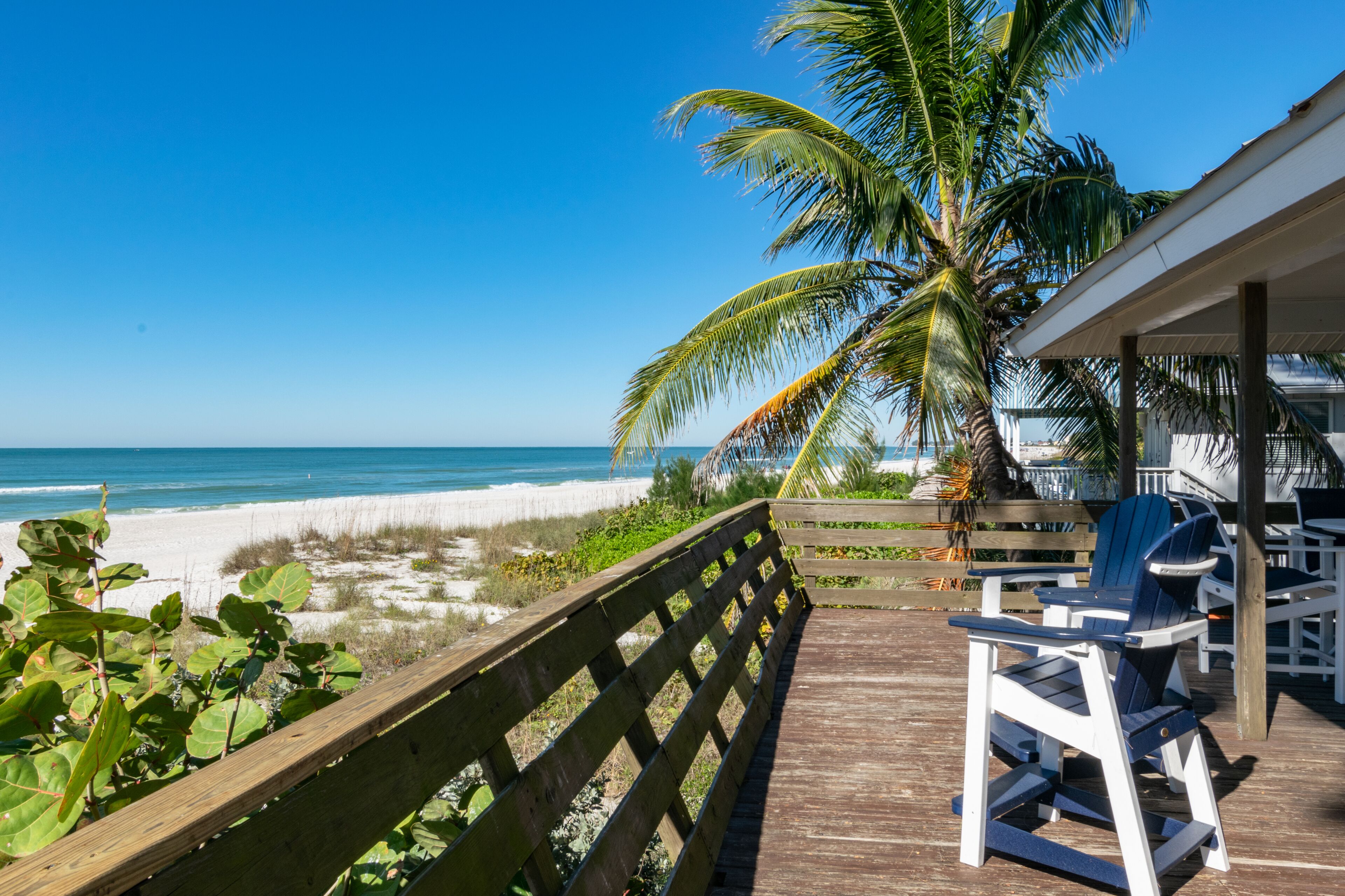 TIKI AMAZING BEACH FRONT VIEWS- Just Renovated December 2021