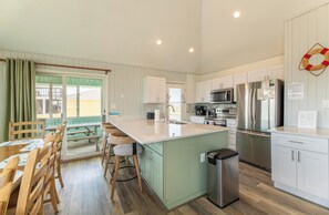 Fridge, microwave, oven, stovetop - Time to Paws & Reflect - Corolla, Ocean Sands, Ocean View, Beach 260 Yds, Pool, Pets OK, Flex Stays (Corolla)