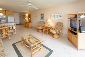Smart TV, DVD player - Hale Kamaole 213 Second floor condo, easy access to best beach on Maui! (Kihei)