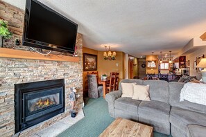 TV, fireplace