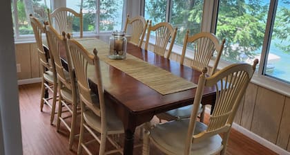 Cozy waterfront cottage on Long Lake. Near TC. Rowboat, grill, A/C.