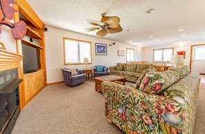 TV - Fun 'N Sun - Nags Head MP 16, 250 Ft to Beach Access, Pool, Pets OK, YR Flex Stays (Nags Head)