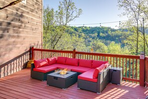 Terrace/patio - Saltwater Pool & Mtn-View Deck: Pigeon Forge Cabin (Sevierville)
