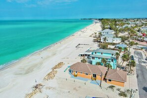 On the beach - Breakers 1 · Old Florida Home · Gulf Front - Fully Restored (Holmes Beach)
