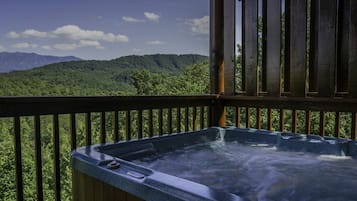 Bañera de hidromasaje al aire libre