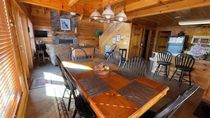 Dining - A Cabin With An Extraordinary View (Pigeon Forge)