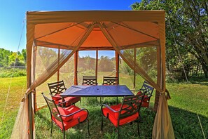 Outdoor dining - Quiet Durango Farmhouse w/ Beautiful Yard & Gazebo (Durango)