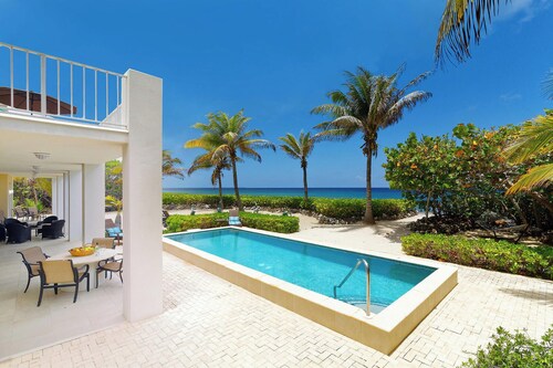 Villa Caymanas: Caribbean Villa w/ Fabulous Snorkeling, Pool, & Panoramic Balcon
