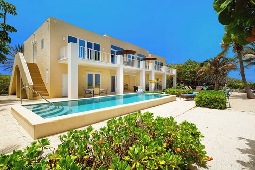 Villa Caymanas: Oceanfront Villa w/ Private Pool, Backyard Snorkeling + Panoramic Views