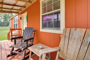 Terrace/patio - Tranquil Plantersville Cabin: Farm Animals On-Site (Plantersville)