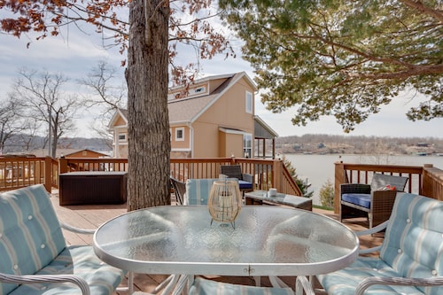 Cozy Camdenton Cottage w/ Deck + Boat Dock Access!
