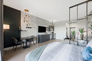 1 bedroom, desk, iron/ironing board, WiFi