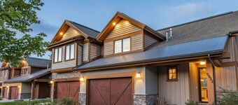 Location de ski Gratuite! Parfait Pour les Familles - 2 Suites King, 2 Chambres Familiales, Lits Superposés et Bain à Remous Privé!