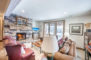 Unclassified image, 5 of 50, button - Deer Valley East Home – 2 Mins to Skiing, Free Ski Shuttle, Hot Tub, 4 King Suites +Free Ski Rentals (Heber City)