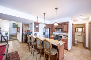 Unclassified image, 5 of 50, button