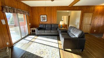 Smart-tv och eldstad