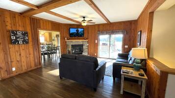 Smart-tv och eldstad