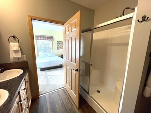 6 bedrooms, free WiFi, bed sheets