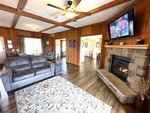 Smart TV, fireplace