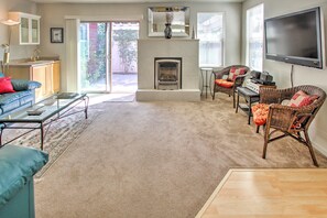 TV, fireplace, DVD player, books - Serene Bungalow-Style Home in Point Reyes Station! (Point Reyes Station)