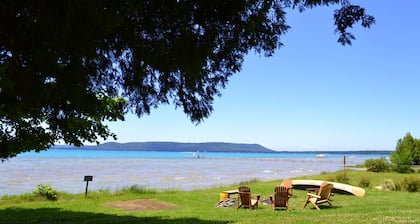 Cozy cottage Big Glen Lake, Tennis Court, Dock, Kayaks, Rowboat, Sunset view