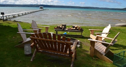 Cozy cottage Big Glen Lake, Tennis Court, Dock, Kayaks, Rowboat, Sunset view