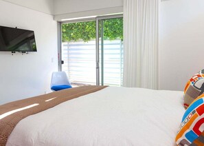 3 bedrooms, desk, iron/ironing board, free WiFi - Glass & Steel House - Modern PS Luxury (Palm Springs)