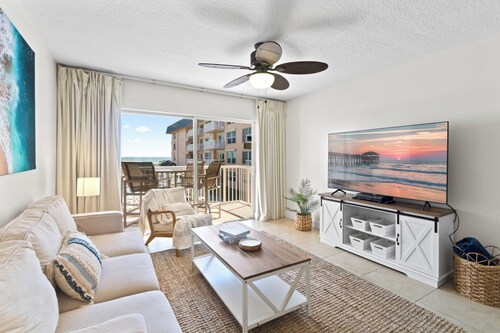 Family Friendly & Right on the Beach - Spacious 3 Bedroom Condo w/ Great Views!